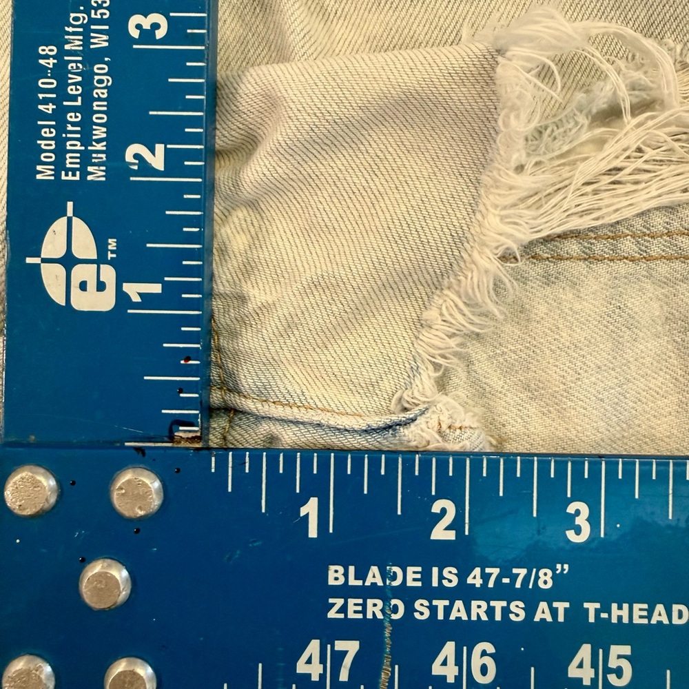 American Eagle Outfitters Light Wash Distressed Jean Shorts Size 8 - Picture 5 of 5
